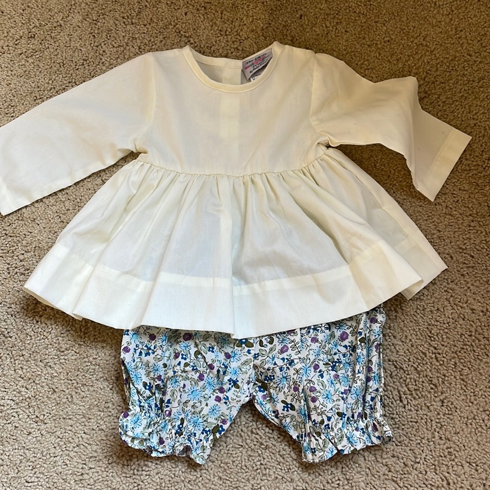 Boutique 6 month girls top and matching bloomers set